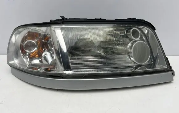 Audi A8 S8 D2 4D Headlight/headlamp 4D0