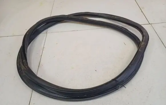 Skoda Superb B6 (3T) Rubber seal front coupe door 