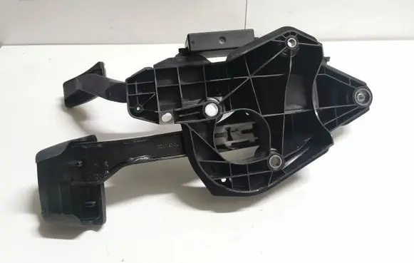 Volkswagen Golf VII Accelerator throttle pedal