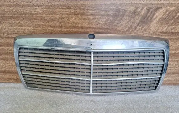 Mercedes-Benz W123 Front grill