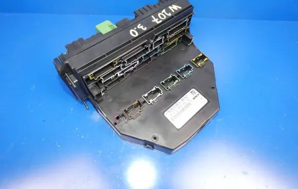 Mercedes-Benz E A207 Fuse module A2129006012 A2129025505 A2129015304