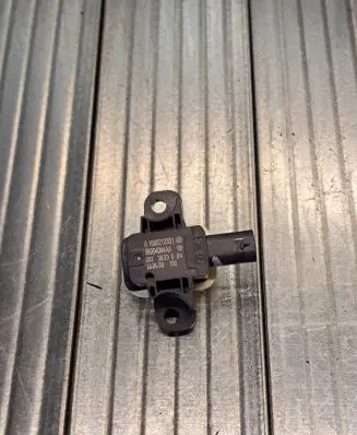 Mercedes-Benz GLE (W166 - C292) Airbag deployment crash/impact sensor A1668210351 56054084AA Q023833504