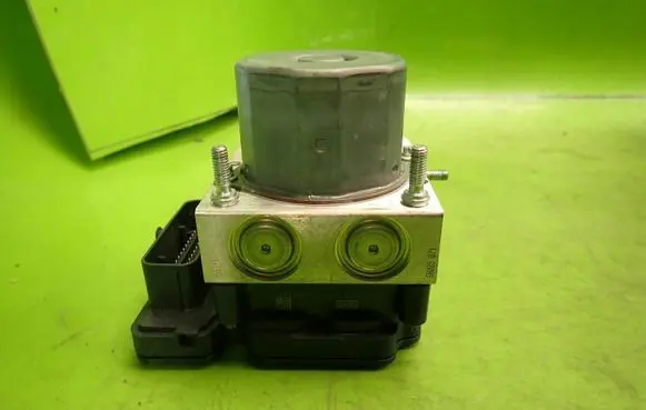Infiniti Q30 ABS Pump 