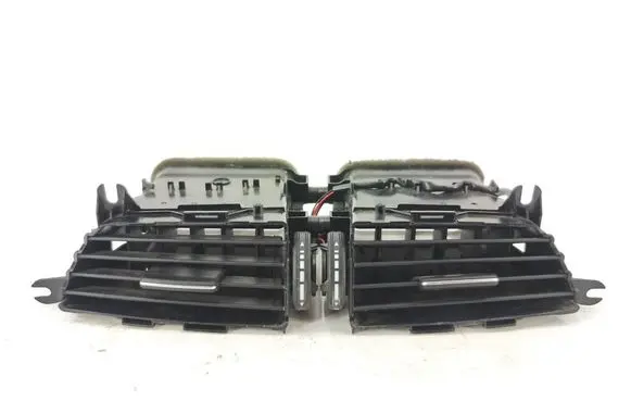 Mercedes-Benz C W204 Dash center air vent grill A2048306154 380811