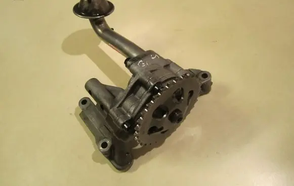 Volkswagen Golf IV Oil pump 06A115105