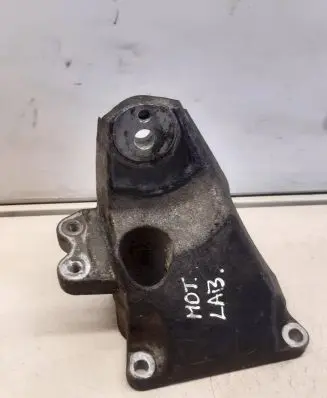 Lexus IS 220D-250-350 Engine mounting bracket