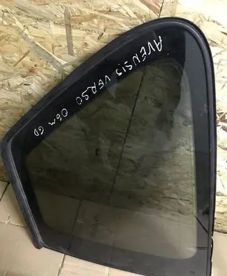 Toyota Avensis Verso Rear side window AS2