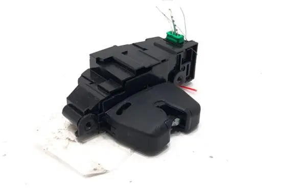 Peugeot 308 Tailgate exterior lock 9671153680