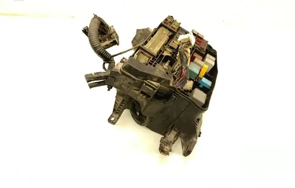 Toyota Avensis T270 Fuse box set 9099XA1