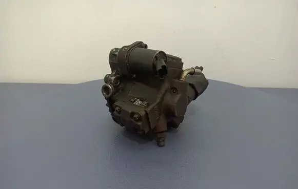 Volvo V50 Fuel injection high pressure pump 9685705080