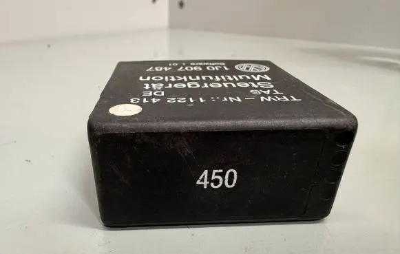 Volkswagen PASSAT B5.5 Indicator relay 1J0907487 1122413