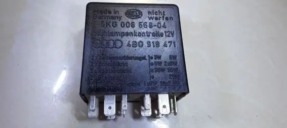 Skoda Octavia Mk1 (1U) Light relay 4B0919471 5KG00656804