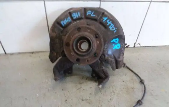 Volkswagen Polo IV 9N3 Front wheel hub spindle knuckle