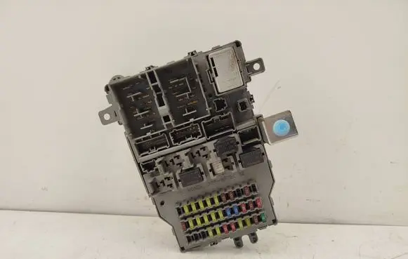 Honda Accord Fuse module 040506 3G4CNET9 SEEG45