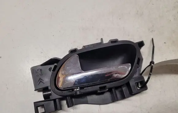 Peugeot 207 Front door interior handle