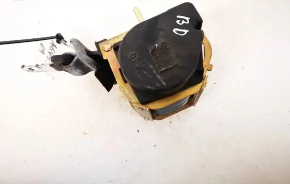 Middle seatbelt (rear)