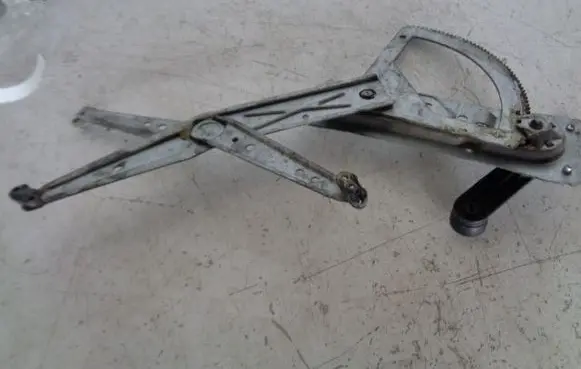 Opel Corsa B Front door manual window regulator 