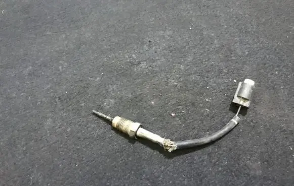 BMW 5 E60 E61 Exhaust gas temperature sensor 2656001221 265600-1221
