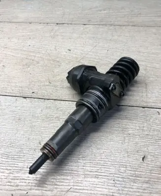 Volkswagen Golf Plus Fuel injector 0414720312
