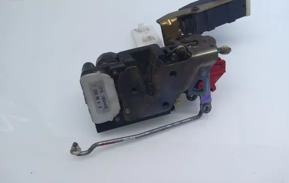 Opel Sintra Front door lock 16624433