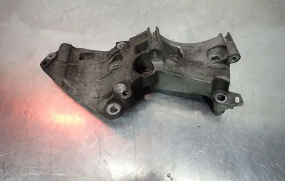Renault Clio III Generator/alternator bracket 8200669494