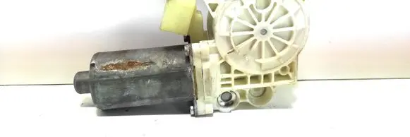 Mercedes-Benz E W211 Front door window regulator motor A2118202942