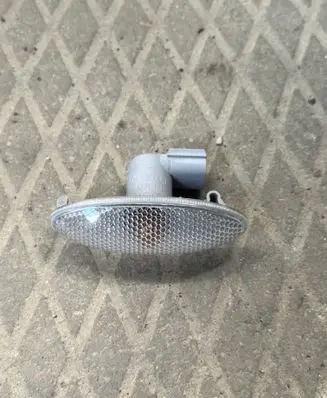 Toyota RAV 4 (XA30) Front fender indicator light 817300D032
