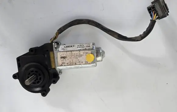 Audi A8 S8 D3 4E Rear door curtain motor 4E0861963B