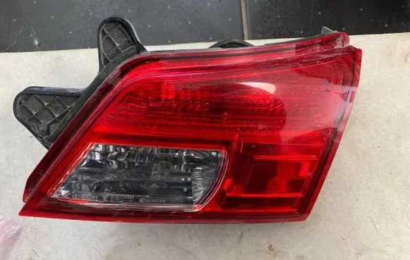 Subaru Legacy Tailgate rear/tail lights 13220072