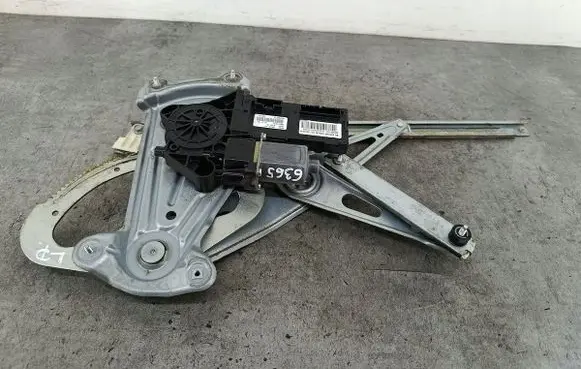 Renault Megane III Front door window regulator with motor 