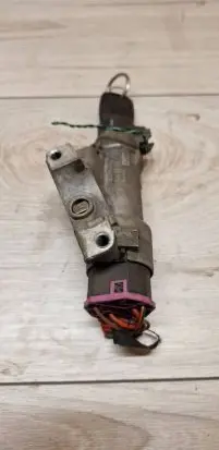 Volkswagen PASSAT B5 Ignition lock 4B0905851C