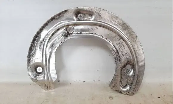 BMW 7 G70 Front brake disc dust cover plate 6899159 34106899159