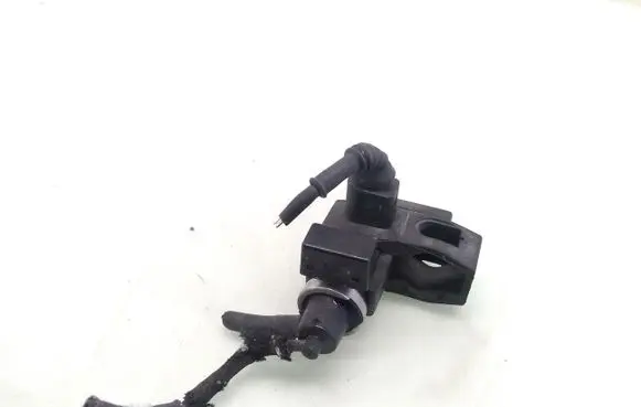 Skoda Superb B5 (3U) Turbo solenoid valve 8E0906628