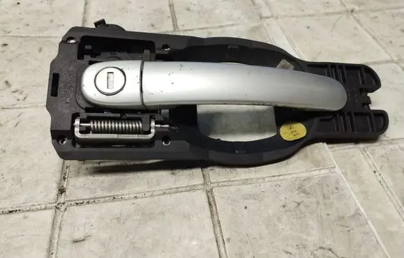 Audi A2 Front door exterior handle 8Z0837885A 8Z0837886A 8Z0837885