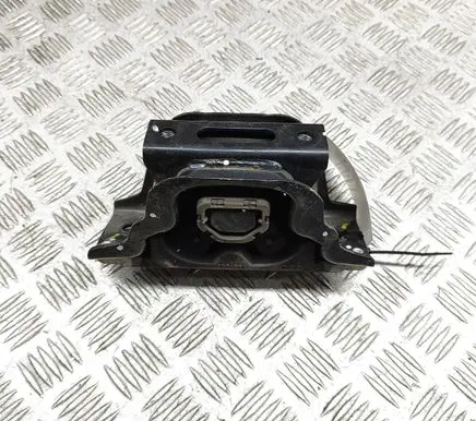 Suzuki SX4 S-Cross Engine mount bracket 1162076S00