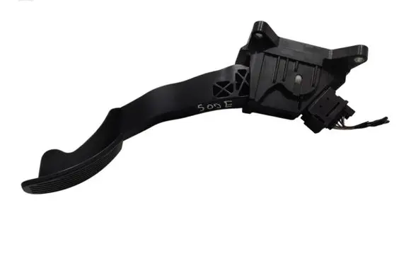 Accelerator throttle pedal
