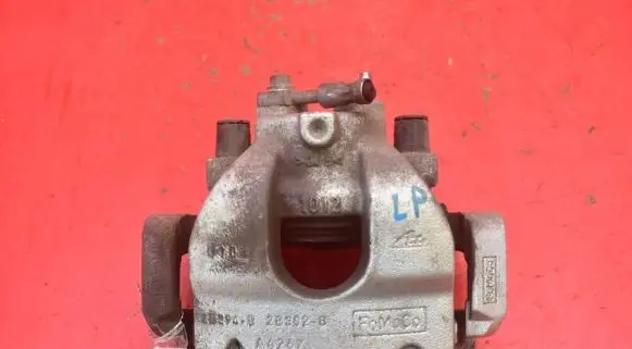 Ford Kuga I Front brake caliper 2B302-B