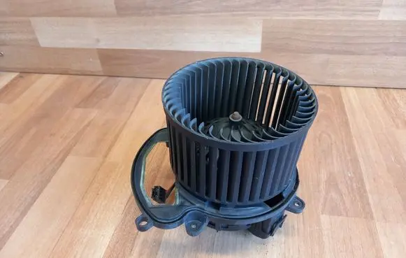 Renault Espace V (RFC) Heater fan/blower T911738 272109102R