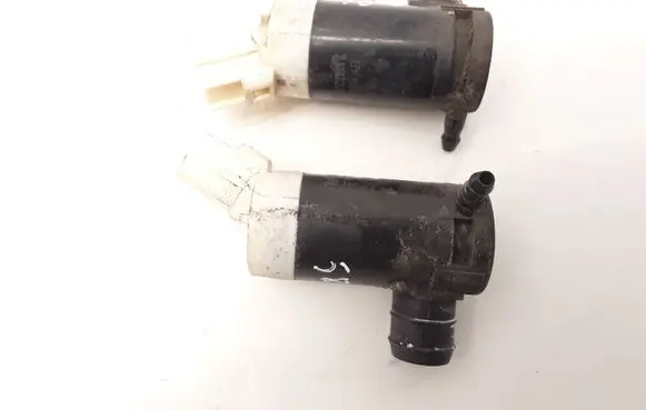 Mazda Tribute Windscreen/windshield washer pump F7C617664AB F7C617664