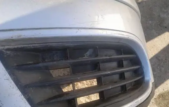 Volkswagen Golf Plus Front bumper lower grill