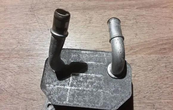 Ford Focus Oil filter mounting bracket