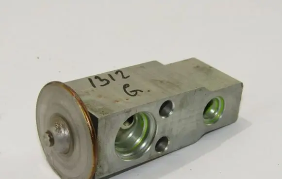 KIA Carnival Air conditioning (A/C) expansion valve 