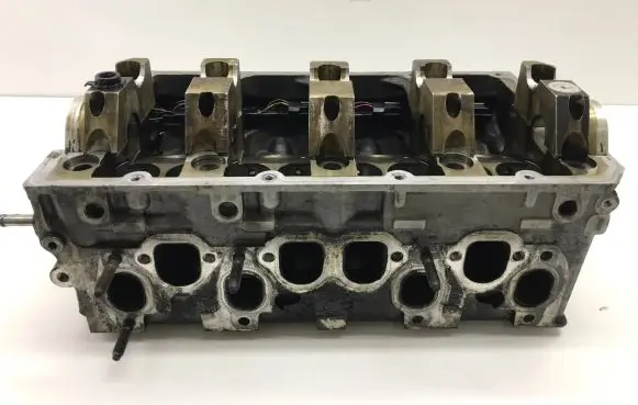 Volkswagen Golf V Engine head 038103373R