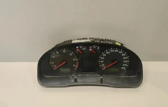Volkswagen PASSAT B5 Speedometer (instrument cluster) 3B0919890J 110008795