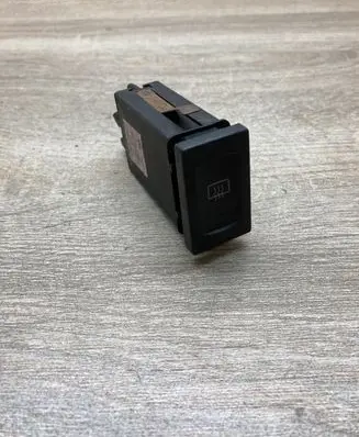 Volkswagen PASSAT B5 Windscreen/window heater switch 3B0959621E