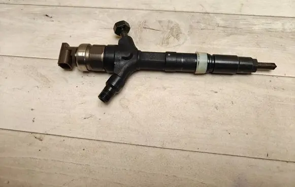 Toyota Corolla Verso E121 Fuel injector 236700G010