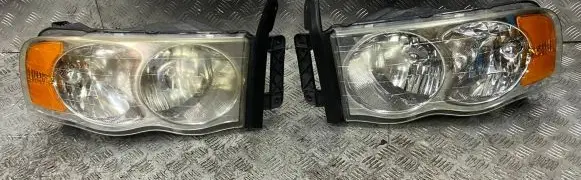 Dodge RAM Headlights/headlamps set 55077120AD 55077121AD