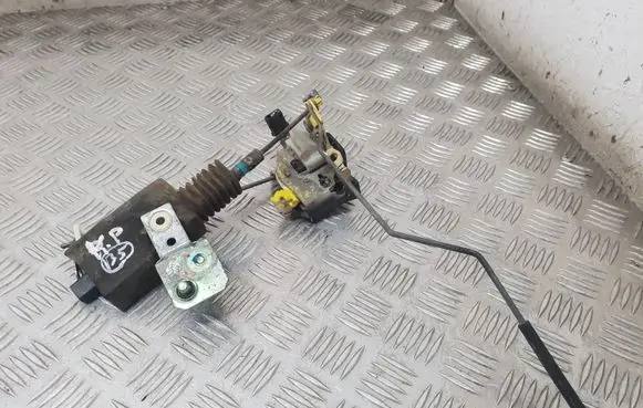 Ford Taurus Front door lock F6DB54218A43AA