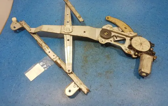 Subaru Impreza II Front door window regulator with motor