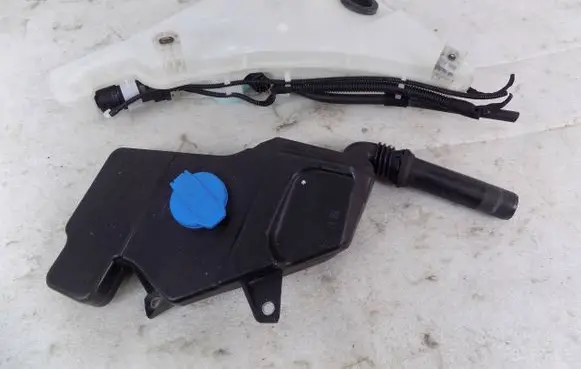 Audi A6 C7 Windshield washer fluid reservoir/tank 4G8955451D 4G1955462